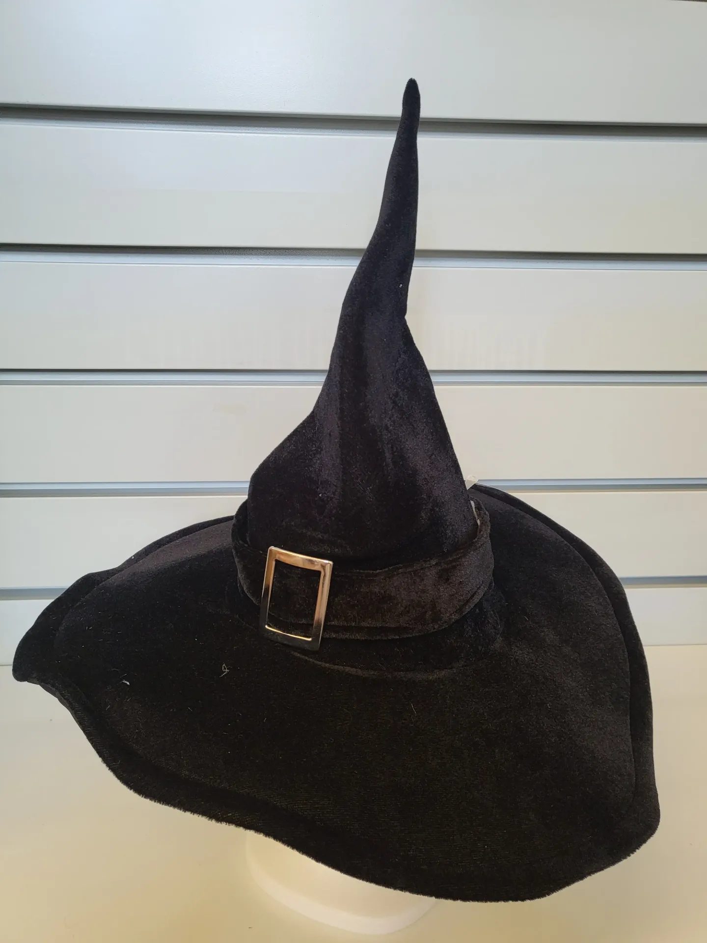 [0028078] chapeau de sorcière