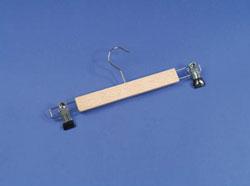 cintre bois avec 2 pinces