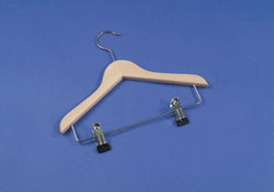 [0089111] wooden hanger with 2 pinches (25cm)