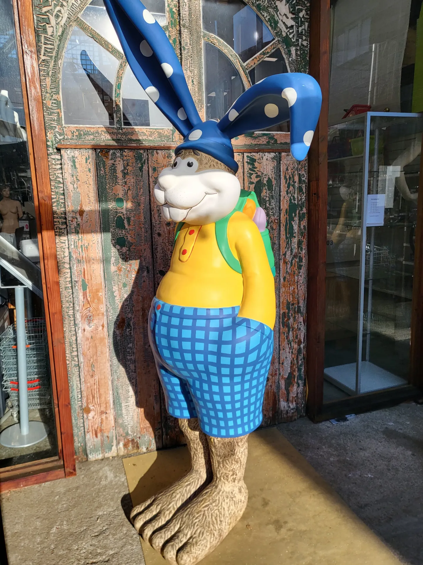 [0015797] Eastern bunny with backpack XXL
