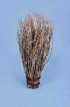 botte de branches avec neige