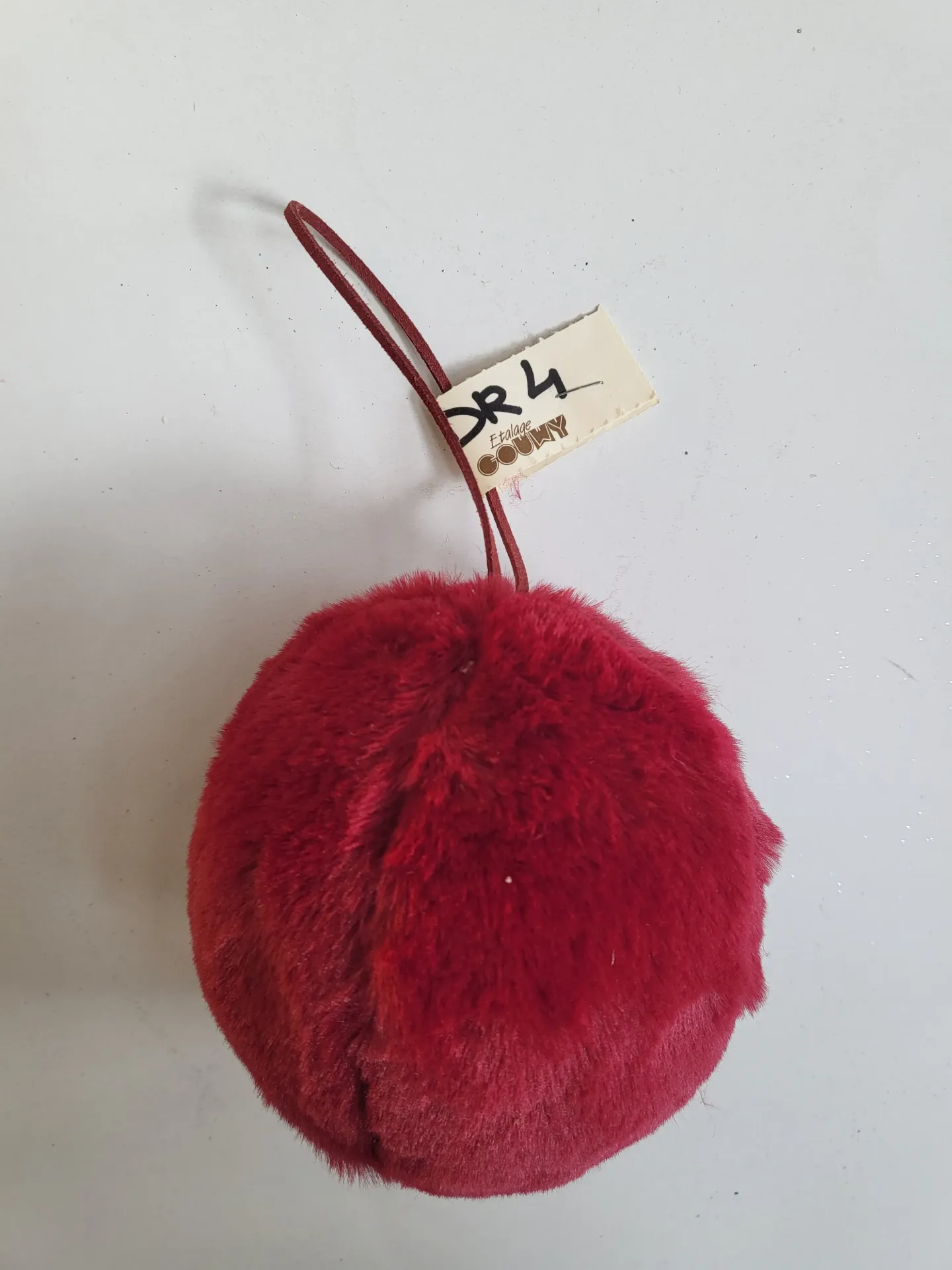 [0037749] boule pluche